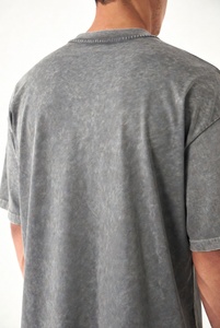 เสื้อยืดโอเวอร์ไซส์ทรงหลวมพิมพ์ลายกรดแบบดิสเทรส พร้อมปักชื่อและโลโก้ตามสั่ง แขนสั้น คอกลม ใส่ได้ทั้งชายและหญิง - Product Image 5