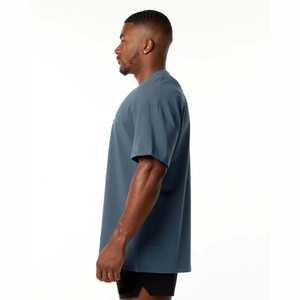 เสื้อยืดผ้าคอตตอนเนื้อนุ่มสำหรับผู้ชายทรงโอเวอร์ไซส์ดีไซน์ตัดกันทรงปล่อยไหล่ใส่สบาย - Product Image 2