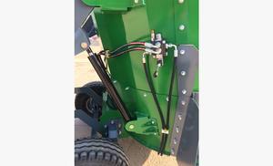 Mezcladora de Alimentos Arrastrada de Alta Calidad de 4m, Accionada por Toma de Fuerza del Tractor con Caja de Cambios, Puerta de Descarga Hidráulica de Carga Trasera, Alta Productividad - Product Image 4