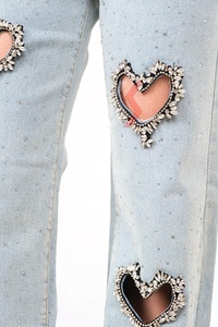 กางเกงยีนส์เอวสูงประดับด้วยพลอยเทียมรูปหัวใจ - Product Image 3