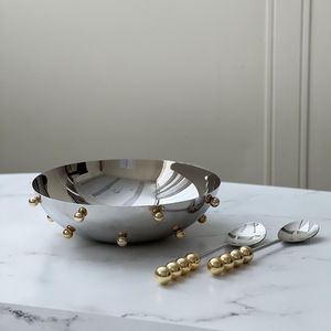 Bol de service en acier inoxydable, métal poli, bol décoratif pour salade et fruits avec perles dorées, design moderne pour les fêtes et la maison - Product Image 1
