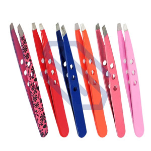 Pinzas de cejas plateadas con punta inclinada, diseño de 3 agujeros, herramienta desplumadora de belleza para el cabello de acero inoxidable - Product Image 1