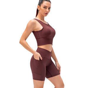 OEM/ODM Bermuda d'été respirant pour femmes taille moyenne 2 pièces ensemble t-shirt et short - Product Image 6