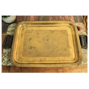 Plateau de service en laiton poli gravé sur mesure, finition de luxe, cadeau de mariage royal, plateau pour occasions spéciales, célébrations festives - Product Image 1