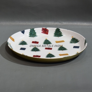 Assiettes en métal blanc de Noël artisanal et plateaux de service en métal Belle conception de vacances pour les paysages de table de fête - Product Image 1