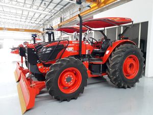 Kubota M9540 85HP 4WD Tractor de alta calidad Mejor precio Envío mundial Buen estado con componentes del núcleo del engranaje del motor - Product Image 4