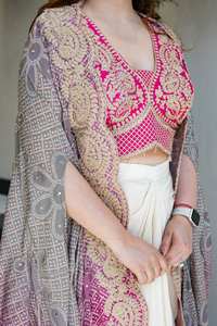 Ensemble Lehengas Choli traditionnel de créateur avec haussement d'épaules et chemisier Costume pakistanais élégant entièrement cousu pour les fêtes prêt à porter - Product Image 2