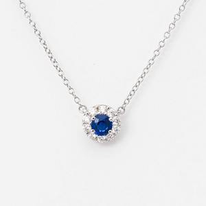 Collar con Colgante de Oro Sólido de 14K con Zafiro Azul Redondo de 0.40 Quilates y Diamantes, Joyería Elegante, Regalo de Cumpleaños para Mujer - Product Image 1