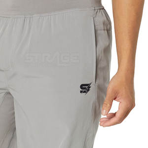 Shorts de course écologiques et solides avec des panneaux respirants et une construction légère pour une tenue de performance - Product Image 5
