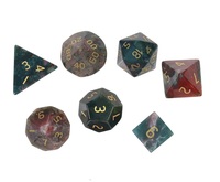 Ensembles de dés en pierre de sang naturelle gravée personnalisée jeu de dés personnalisé à utiliser en gros dés en pierre de cristal naturel Vikings