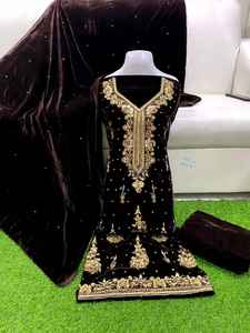 Vestido de mujer de terciopelo paquistaní elegante para trabajo pesado con hermoso bordado a mano, peso ligero, precio al por mayor, vestido de invierno - Product Image 2