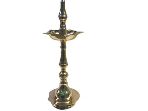 Laiton de haute qualité Kerala Fancy avec finition brillante dorée pour les temples et les églises pour les célébrations de Diwali. - Product Image 4