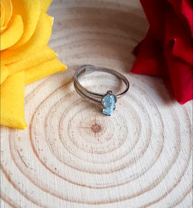 Muy lindo minimalista aguamarina piedra preciosa en bruto bisel ajuste puntiagudo 925 anillo de plata esterlina banda delgada chica universitaria regalo de fiesta - Product Image 1