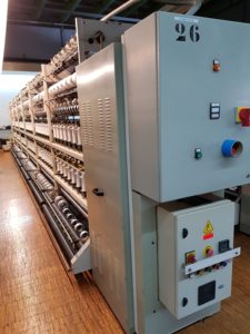 เครื่องปั่นด้าย Menegatto 1500 Mono Covering Machine 192 แกนหมุน ความเร็วสูง 32000 รอบต่อนาที กระสวยขนาด 140 มม. กำลังไฟ 15/25 กิโลวัตต์ สำหรับไลคร่าและไนลอน - Product Image 5