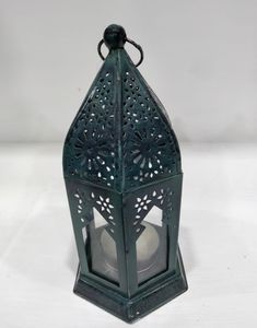 Lanterne à bougie en métal de qualité exportée avec un design unique, parfaite pour la décoration saisonnière et des fêtes à un prix abordable - Product Image 1