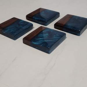 Sous-verres de table artistiques en bois et résine, ensemble de sous-verres ronds à deux tons faits à la main, sous-verres en pierre durables et élégants - Product Image 3