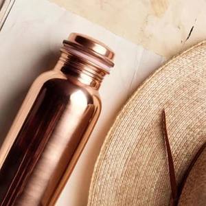 Bouteille à boire en cuivre pur pour les soins de santé naturels Avantages de la perte de poids et de la désintoxication avec finition brillante - Product Image 2