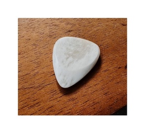 Púas de Guitarra de Hueso Natural Premium, Hechas a Mano con Acabado Liso, para Guitarra Acústica y Eléctrica, Duraderas y con Tono Cálido - Product Image 3