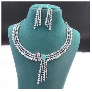 Exquisito conjunto de joyería American Diamond AD-Collar y pendientes de latón Calidad asegurada para novias y damas de honor - Product Image 2