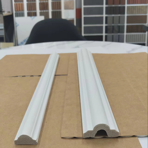 Decorazione interna della parete moderna linea di schiuma polistirolo formato personalizzato di alta qualità cornici in polimero battiscopa per l'intrattenimento - Product Image 1
