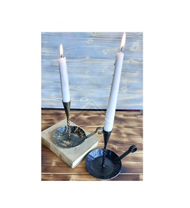 Bougeoir décoratif en fer métallique avec gravures florales artistiques, parfait pour un décor de style victorien et une ambiance chaleureuse à la maison - Product Image 2