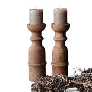 Paire de bougeoirs en bois rustique avec texture patinée et style colonne sculptée lourde pour décoration de ferme unique - Product Image 1