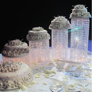 Support à gâteau en cristal et en métal suspendu pour décoration de mariage - Product Image 3