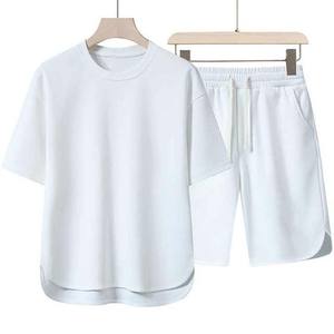 Conjuntos de camiseta y pantalones cortos para hombre Diseño de logotipo personalizado Traje de dos piezas Ropa de calle Ropa de verano OEM Ropa de hombre Conjuntos de algodón para hombre - Product Image 3