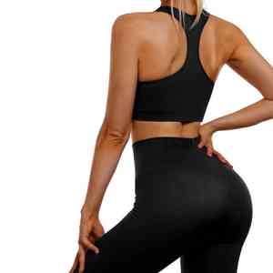 Conjunto de yoga sin costuras para mujer, diseñado para movimiento activo con tela elástica que proporciona comodidad suave durante las sesiones de entrenamiento diarias. - Product Image 3