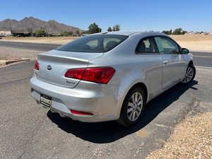 Voiture d'occasion de qualité et abordable, Kia Forte Coupe EX 2015, conduite à gauche - Product Image 4
