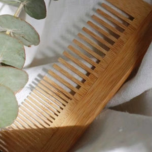หวีไม้ไผ่ธรรมชาติคุณภาพสูง |   หวีดูแลเส้นผมแบบคลาสสิกขนาด 15 ซม. เป็นมิตรกับสิ่งแวดล้อม - ผลิตในเวียดนาม รุ่น S1 Viet Fargimex - Product Image 1
