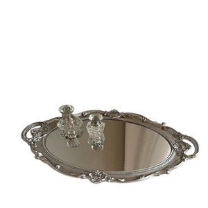 จานสแตนเลสทรงกลมลายโลหะสำหรับงานเลี้ยงและงานแต่งงานถาดเสิร์ฟพร้อมหูจับดีไซน์โบราณ - Product Image 1