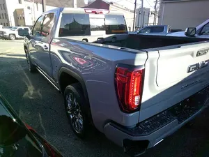 Used <strong>2025</strong> <strong>GMC</strong> <strong>Sierra</strong> 1500 <strong>Denali</strong> Ultimate Crew Cab 4WD