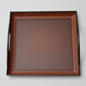 Elegante bandeja de cuero hecha a mano con textura suave y diseño funcional adecuada para hogares modernos y espacios de oficina - Product Image 3