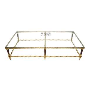โต๊ะกาแฟทองเหลืองและกระจกสุดหรู ดีไซน์ประณีต สำหรับห้องนั่งเล่นที่สง่างามและการตกแต่งบ้านสไตล์คลาสสิก - Product Image 1
