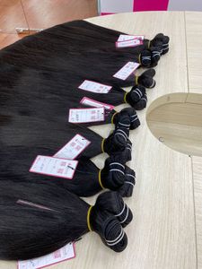 Trama de cabello Remy de calidad de lujo Estilo de onda recta sedosa con color natural Sin desprendimiento ni enredos - Product Image 4