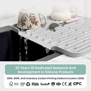 Tapis de séchage de vaisselle classique en silicone écologique antidérapant pour évier de cuisine, avec égouttoir et protection anti-éclaboussures pour comptoir incliné - Product Image 4