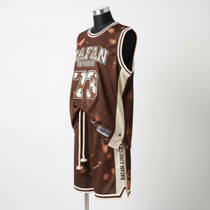 Ensemble de basket-ball pour femmes : maillot et short en tissu polyester mesh de haute qualité 180 GSM avec panneaux latéraux sublimés - Product Image 4