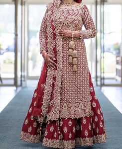 Impresionante colección de bodas 2024, bordado pesado de seda, Kurta Lehenga Dupatta, vestido de red de terciopelo, tela, cuentas de cristal, Dabka - Product Image 1