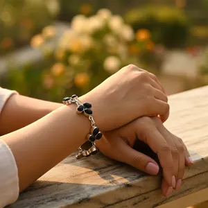 Bracelet manchette en argent 925 avec onyx noir pour femme, design classique à maillons, à porter au quotidien, bijou cadeau - Product Image 2