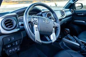 TOYOTA TACOMA LIMITED DOUBLE CAB 4X4 2023 D'OCCASION (LHD/RHD) - Product Image 3