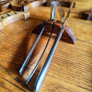 Reposacubiertos de Madera Maciza Hecho a Mano, Diseño Rectangular Recto Minimalista, Accesorio Premium para Mesa de Cocina para Cucharas, Tenedores y Cuchillos - Product Image 4