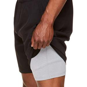 Pantalones cortos atléticos de diseño personalizado para hombres, pantalones cortos transpirables de tira reflectante de Color sólido para entrenamiento informal ligero para hombres - Product Image 2