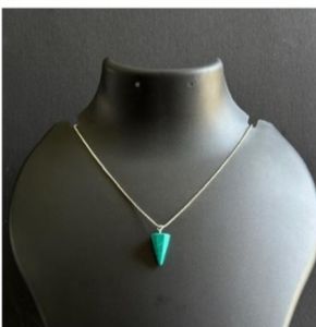 Elegante colgante de cadena de plata alemana Acabado antiguo Joyería étnica ligera para mujeres Ideal para ropa tradicional e informal - Product Image 3