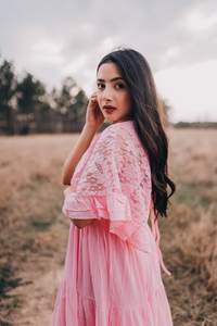 เดรสลำลองลายดอกไม้โบฮีเมียนแขนยาวคอวีพิมพ์ลายลูกไม้ใหม่2024ฤดูร้อนชุดเดรสวันหยุดพริ้วใหญ่6XL ออกแบบได้ตามต้องการ - Product Image 3