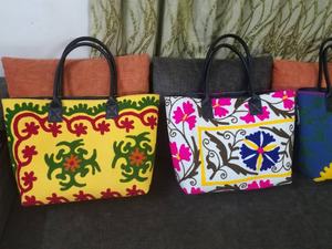 กระเป๋าผ้าฝ้ายสไตล์โบโฮอินเดียทำมือสำหรับผู้หญิง  งานปักซูซานีสวยงาม พร้อมหูหิ้วสไตล์วินเทจฮิปปี้  กระเป๋าสะพาย - Product Image 3