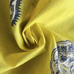 Tela de Algodón Estampada a Mano con Diseño Paisley Amarillo Mostaza, Motivo Mango Kashmiri Índigo - Product Image 1