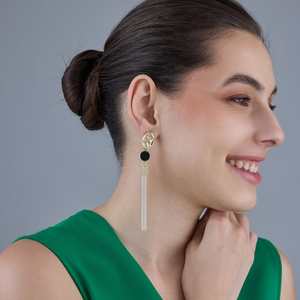 Boucles d'oreilles pendantes bohèmes vintage tendance 183952 en alliage de zinc plaqué or avec pompon, perle en laiton et diamant pour les fêtes - Product Image 1