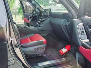 GRAND TOURING 2024, Motor V8 de 4.5L, Automático, Cámara de Visión 360°, Techo Panorámico, Asientos de Cuero - Product Image 3