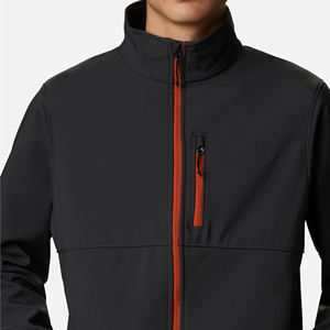Chaqueta blanda para hombre aislada, resistente al viento e impermeable para deportes de invierno y aventuras al aire libre en climas fríos - Product Image 4